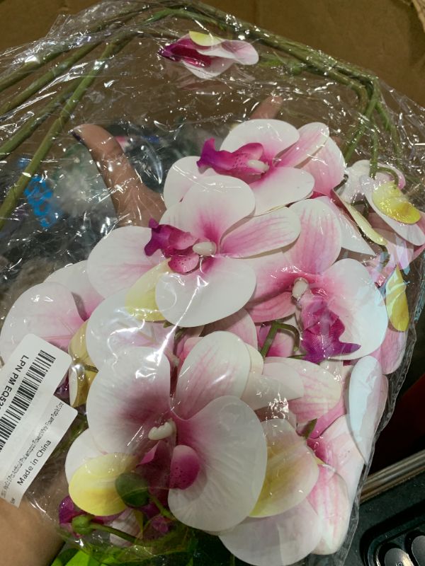 Photo 1 of HinyoCo 5 Pcs Artificial Orchid Flowers,Artificial Phalaenopsis Flowers 32 Inch Stem Plants for Home Wedding Decoration (White Flower Purple Core)