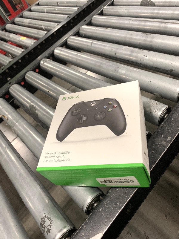 Photo 1 of VOOCAT Black X1 WL Controller for Xbox One Game Console Camera