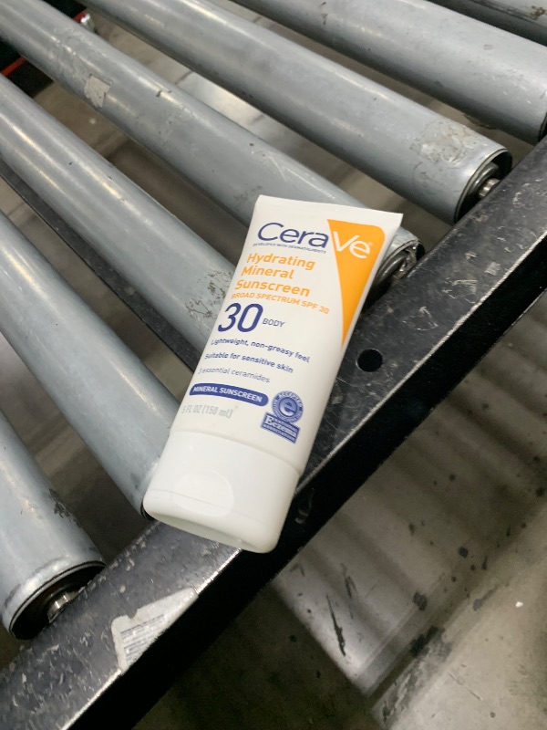 Photo 1 of CeraVe 100% Mineral Sunscreen SPF 30 with Zinc Oxide & Titanium Dioxide, Hyaluronic Acid & Ceramides, Oil Free, Non-Greasy, Hydrating Mineral Sunscreen For Body, 5 oz
