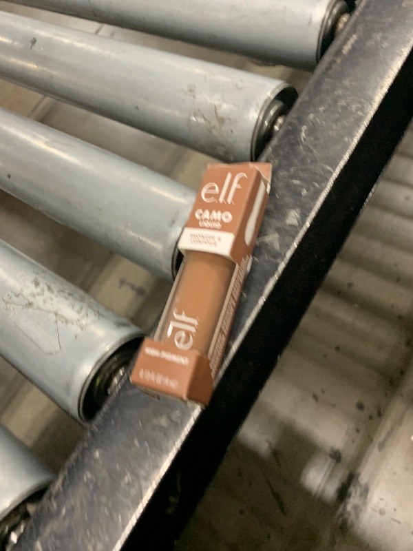 Photo 1 of e.l.f. Camo Liquid Bronzer & Contour, Silky Highly Pigmented Formula, Creates a Long-Lasting Bronzed Glow & Natural Look, Vegan & Cruelty-Free, 4 Light/Medium