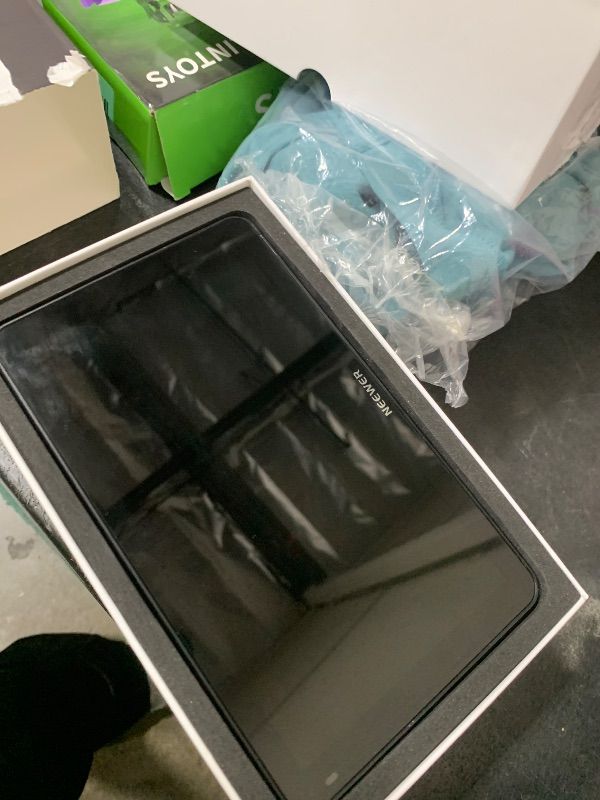 Photo 1 of NEEWER F700 7" Camera Field Monitor, 2000nit HD 1920x1080 IPS Touch Screen with 3D LUT, 4K HDMI Loop in/Out with Peak Focus DSLR Video Assist HDR Waveform, Cold Shoe Mount, 2 NP-F750 Batteries & Cable