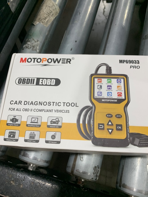 Photo 1 of MOTOPOWER MP69033 Pro OBD2 Scanner Code Reader Check Engine Fault Light Diagnostic Scan Tool with Battery Tester