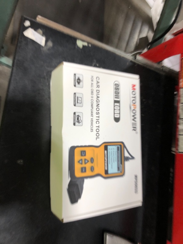Photo 1 of MOTOPOWER MP69033 Car OBD2 Scanner Code Reader Engine Fault Scanner CAN Diagnostic Scan Tool for All OBD II Protocol Cars Since 1996, Yellow