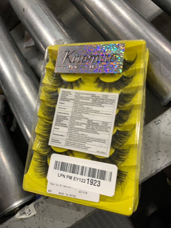 Photo 1 of Fox Eye Lashes Wispy False Eyelashes Natural Look Clear Band Lashes 20mm 3D Mink Lash Cat Eye Spiky Strip Eyelashes Pack by Kiromiro
