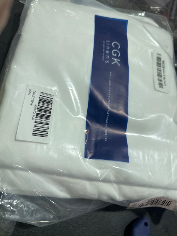 Photo 1 of Twin Size 3 Piece Sheet Set - Comfy Breathable & Cooling Bed Sheets Set - Hotel Luxury Bedding for Women, Men, Kids, Teens, Boys & Girls - Deep Pockets, Ultra-Soft and Wrinkle Free - Oeko-Tex - White