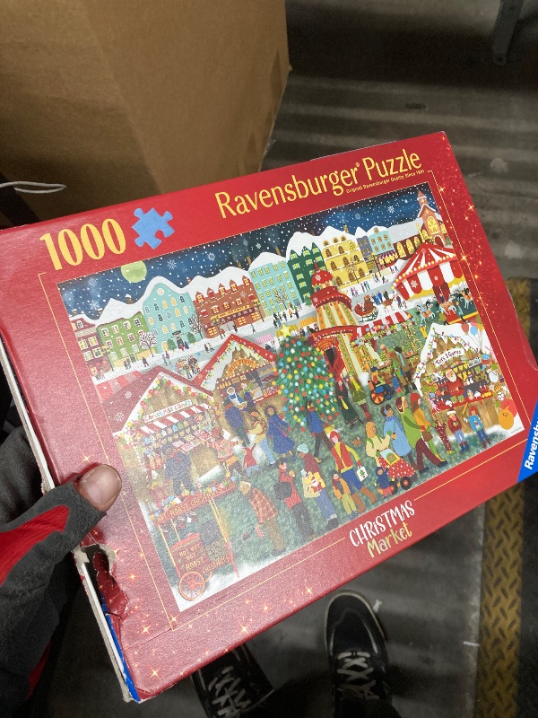 Photo 1 of 1000 piece christmas market puzzle