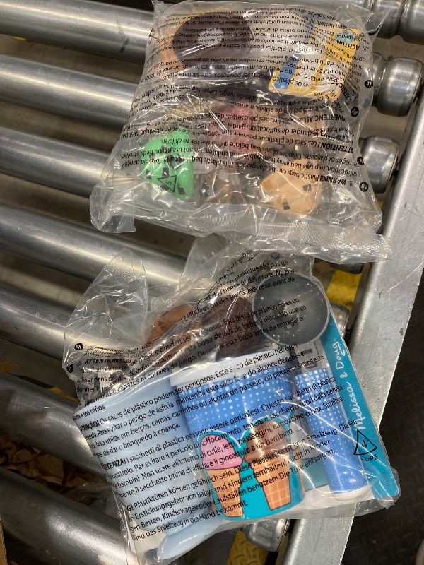 Photo 1 of ***DAMAGED SELLING AS PARTS ONLY*** Melissa & Doug Cool Scoops Ice Creamery, Wooden Ice Cream Shop & Counter with Play Food & Play Kitchen Accessories, Preschool Learning Toys for Girls & Boys 3+ - FSC Certified