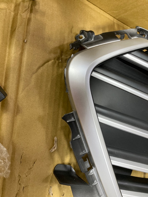 Photo 1 of ***ENDS ON BOTH SIDES BROKEN OFF***TRQ Front Grille Silver Compatible with 2017-2018 Hyundai Elantra HY1200204***ENDS ON BOTH SIDES BROKEN OFF***