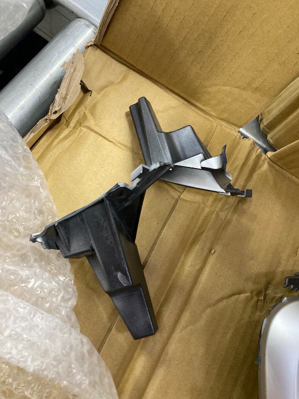 Photo 1 of ***ENDS ON BOTH SIDES BROKEN OFF***TRQ Front Grille Silver Compatible with 2017-2018 Hyundai Elantra HY1200204***ENDS ON BOTH SIDES BROKEN OFF***