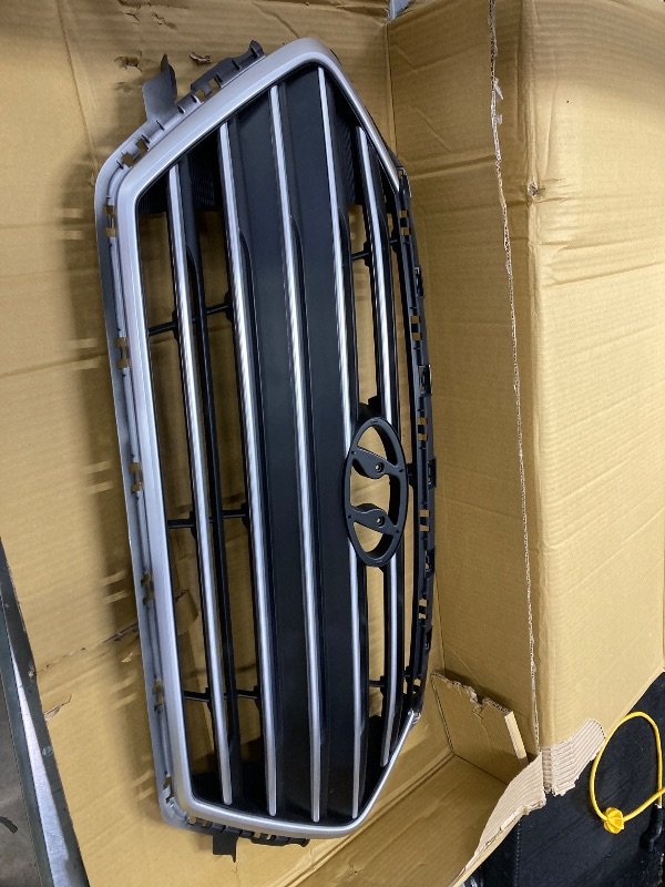 Photo 1 of ***ENDS ON BOTH SIDES BROKEN OFF***TRQ Front Grille Silver Compatible with 2017-2018 Hyundai Elantra HY1200204***ENDS ON BOTH SIDES BROKEN OFF***