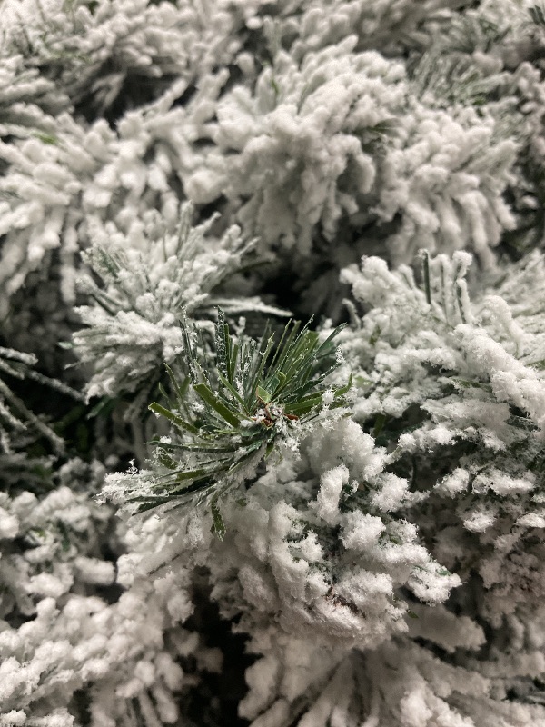 Photo 1 of ***LIGHTS DO NOT WORK***8.5-9FT Flocked Christmas Tree***LIGHTS DO NOT WORK***