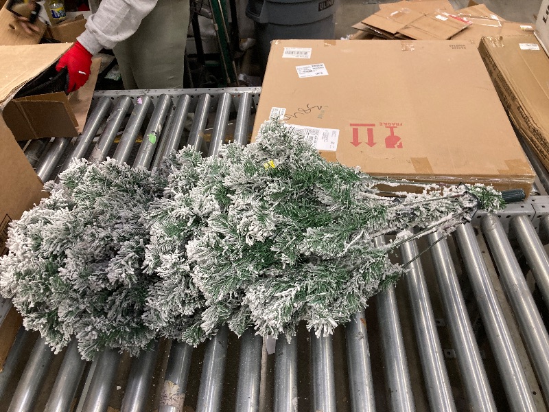 Photo 1 of 
Yaheetech 6ft Snow Flocked Pre-lit Christmas Tree with 250 Warm White Lights, 820 Lush Branch Tips & Quick-Assembly Hinged Design, Full Artificial Xmas Tree for Winter Holiday Décor, Green & White