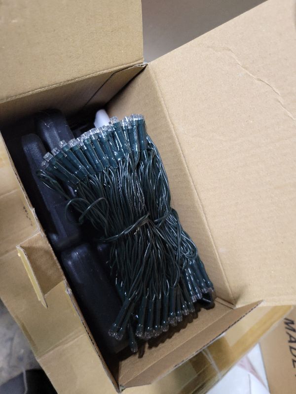 Photo 1 of 4-pack Solar Christmas Lights Outdoor Waterproof, 400LED 132FT Solar String Lights with 8 Lighting Modes, Tree Light Green Wire for Xmas Tree Party Wedding Garden Yard Fence Decoration (Cool White)