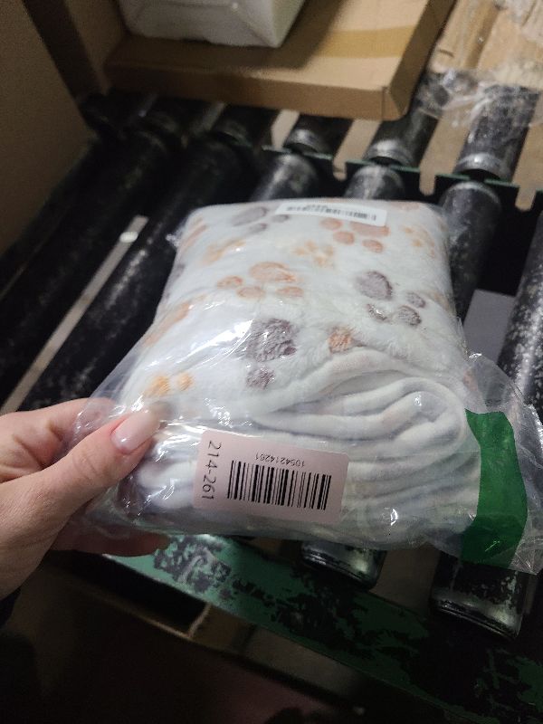 Photo 1 of 1 Pack 3 Blankets Fluffy Premium Fleece Soft Pet Blanket Flannel Throw for Cat Dog Puppy (Medium 30x20'', Paw-White)