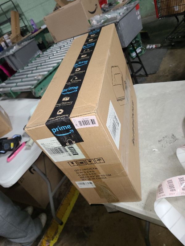 Photo 1 of Suzzipaws Enclosed Stainless Steel Cat Litter Box with Lid Extra Large Litter Box for Big Cats XL Metal Litter Pan Tray with High Wall Sides Enclosure, Non-Sticky, Anti-Leakage, Easy Cleaning