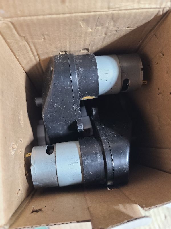 Photo 1 of 2Pcs 24V Replacement Parts for Kids Ride On Toy Car,24V 45000RPM Gear Box for Kids Electric Ride On Toy Car,24 Volt RS555 45000RPM Ride On Toy Car Conversion High Speed Drive Engine Motor Gearbox