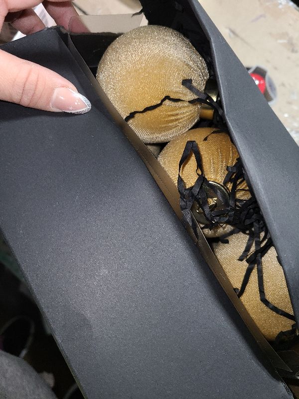 Photo 1 of 18PCS Champagne Gold Velvet Christmas Ornaments Set – Large Matte Flocked Shatterproof Baubles for Xmas Tree Decoration, Luxury Hanging Ornaments for Holiday & Home Décor (Gold, 3 Inch / 8 cm)