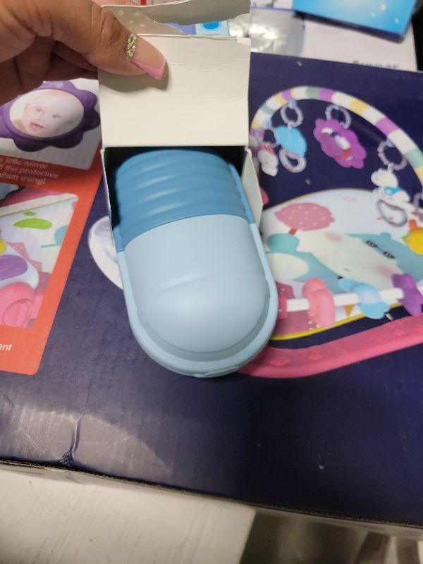 Photo 1 of 1Pcs Ice Roller for Face, Ice Face Roller, Reusable Silicone Ice Mold for Face, Facial Beauty Ice Roller Skin Care Tools for Shrink Pores Anti Wrinkle Reduce Puffiness (Blue)