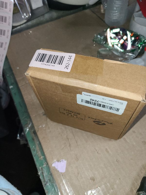 Photo 1 of 16 Pieces Window Candle Holder Clamps Candle Suction Cups Holder Suction Cups with Clamps for Christmas Party Candle Lamp