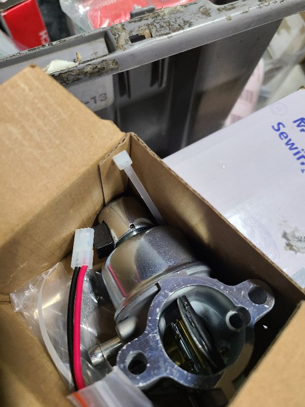 Photo 1 of 20 853 33-S Carburetor Compatible with Cub Cadet LT1040 LT1042 LT1045 LTX-1040 LTX1042 LTX-1045 RZT42 I1046 Lawn & Garden Tractors, Compatible with Kohler Courage SV470-SV620 15-22 HP Engine
