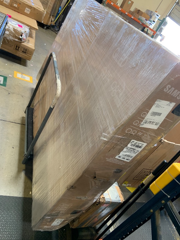 Photo 1 of Samsung 98-Inch Class QLED Q7F Series Samsung Vision AI Smart TV (2025 Model, 98Q7F) Quantum HDR, Object Tracking Sound Lite, Q4 AI Gen1 Processor, 4K upscaling, Gaming Hub w/Alexa Built-in PARTS ONLY