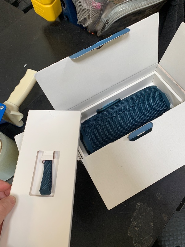 Photo 1 of JBL Flip 7 - Portable Waterproof and Drop-Proof Speaker, Bold JBL Pro Sound with AI Boost, 16Hrs of Playtime, and PushLock System with Interchangeable Accessories (Blue)