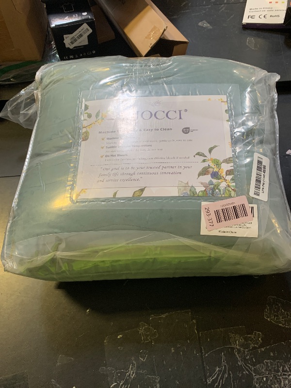 Photo 1 of AJOCCI Velvet California King Size Quilt, Oversized California Comforter Set Emerald Green Bedding Set (118”*106”) with 2 Pillow Shams, Luxurious Quilt Set,All-Season 3 Pieces