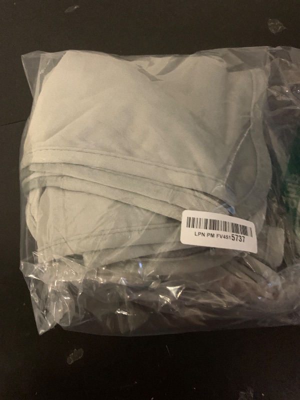 Photo 1 of Ameritex Pet Bed Blanket Reversible 100% Waterproof Velvet Super Soft for Sofa and Bed