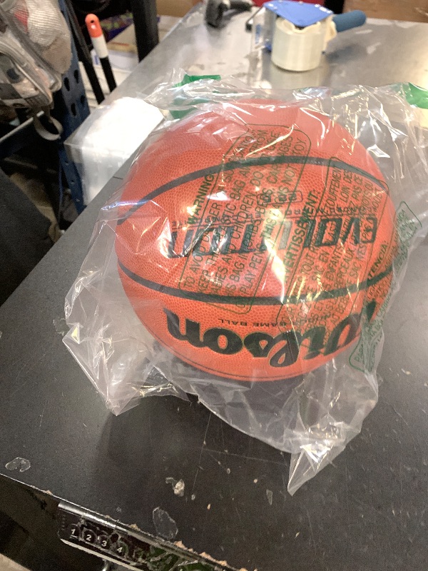 Photo 1 of Wilson evolution basketball 