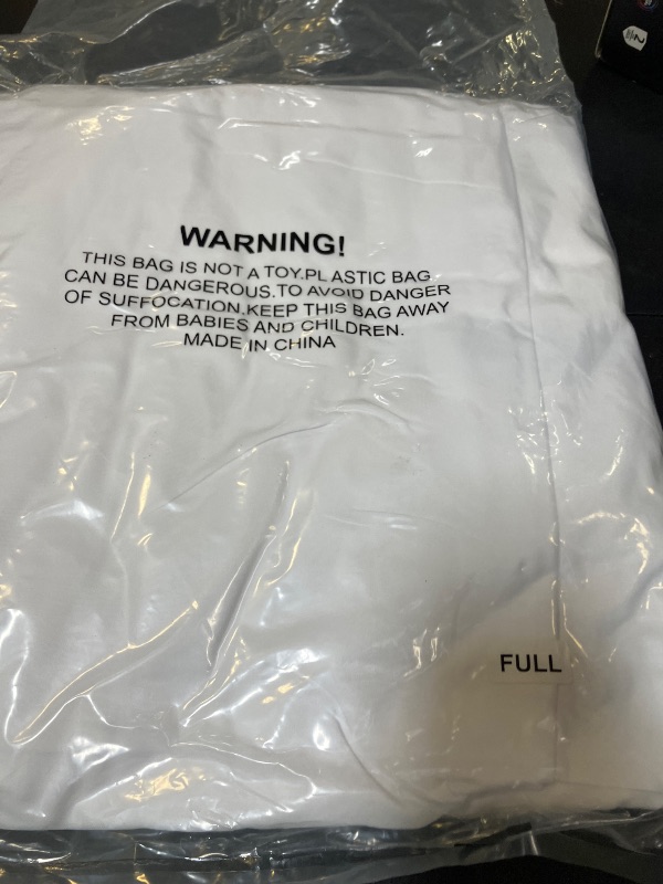 Photo 1 of BED SHEET SIZE FULL 
WHITE