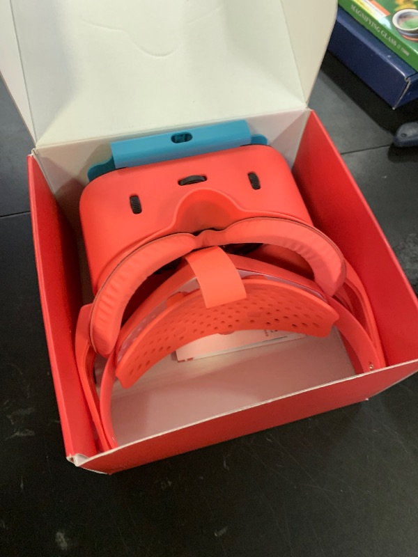 Photo 1 of vr headset 