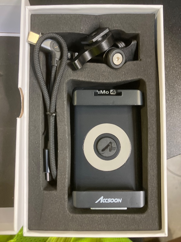 Photo 1 of Accsoon SeeMo 4k HDMI Transmission Video Capture Terminal for iPhone and for iPad iOS 12.0 or Later with Reading Function for SD Card HDMI in USB-C Out Supply Power Out to Devices (SeeMo 4K)