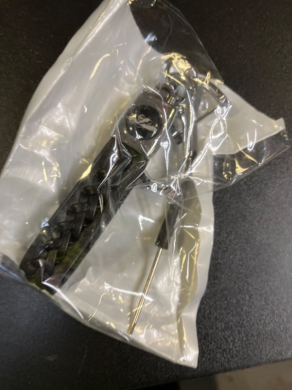 Photo 1 of Creativity Suitable For BMW key fob cover. Advanced soft TPU key box is compatible with X1 X3 X4 X5 X6 1 2 4 5 6 7 M3 M5 M6 GT3 GT5 G30 F10 F15 F16 F20 key (Type A Silver Key Case + key chain set)