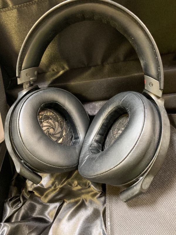 Photo 1 of SONY MDR-Z1R WW2 Signature, Hi-Res Headphone, Black (International Version)