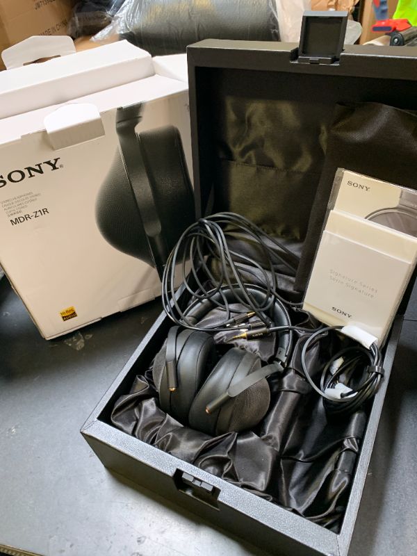 Photo 1 of SONY MDR-Z1R WW2 Signature, Hi-Res Headphone, Black (International Version)
