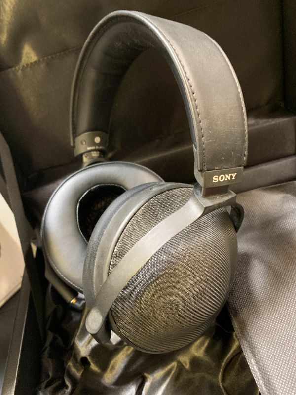 Photo 1 of SONY MDR-Z1R WW2 Signature, Hi-Res Headphone, Black (International Version)