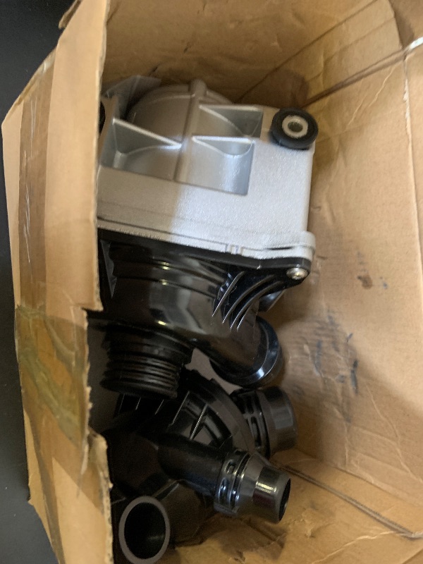 Photo 1 of MUNIK 11517632426 Electric Engine Water Pump & Thermostat for BMW 1 3 5 6 7 X3 X4 X5 X6 Z4 Series 335i 535i 640i xDrive 740Li xDrive35i M40i xDrive40is/35is Replace# 11517588885 11537601158 0711990540