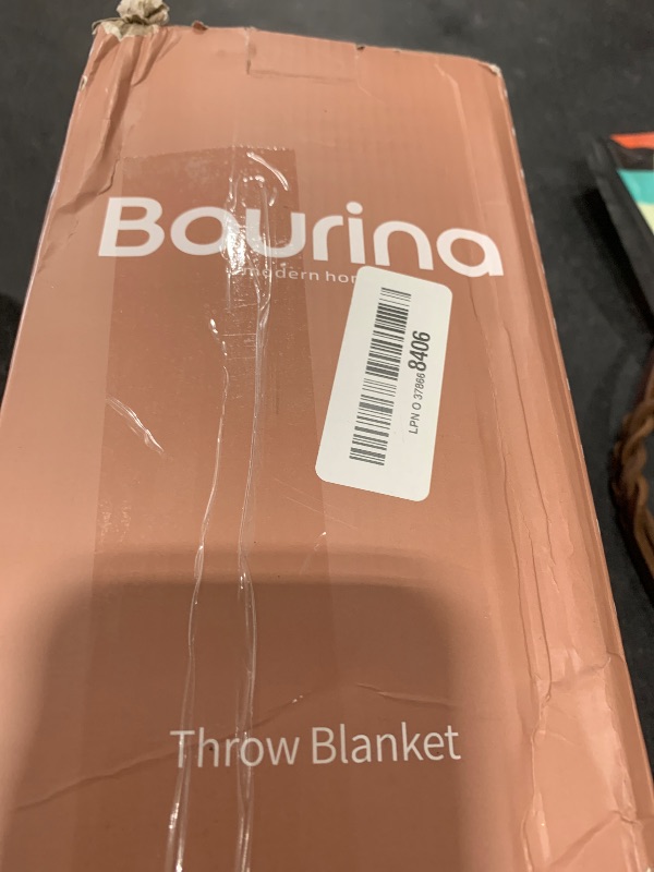 Photo 1 of X004BK2Y0F
bourina 
throw blanket