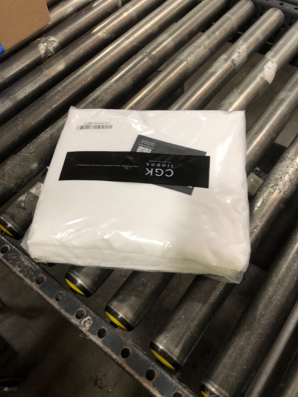 Photo 1 of Queen Size 4 Piece Sheet Set - Comfy Breathable & Cooling Bed Sheets Set - Hotel Luxury Bedding for Women, Men, Kids & Teens - Deep Pockets, Easy Secure Fit, Soft and Wrinkle Free - Oeko-Tex - White