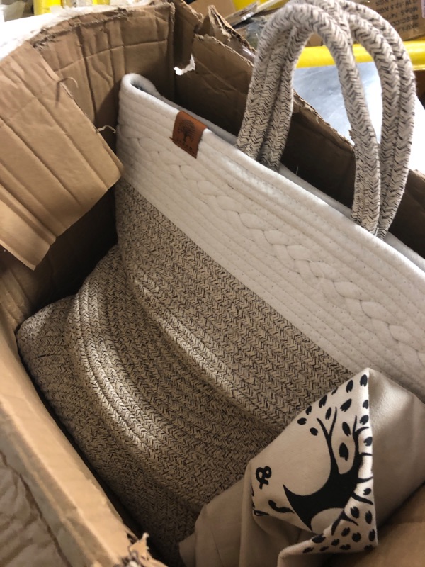 Photo 1 of 2 different bag basket sizes.