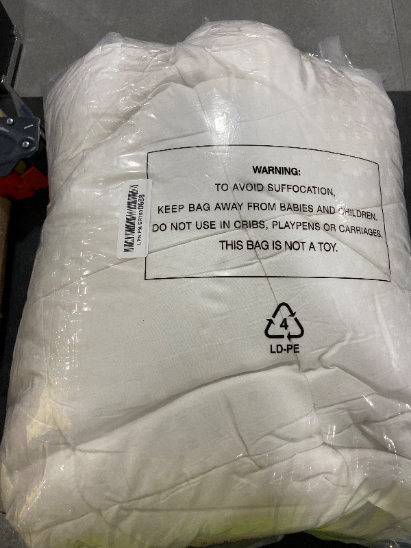 Photo 1 of EASELAND Queen Size Mattress Pad Pillow Top Mattress Cover Quilted Fitted Mattress Protector Cotton Top Stretches up 8-21" Deep Pocket Cooling Mattress Topper (60x80 inch, White)