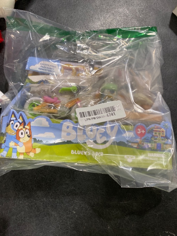 Photo 1 of Bluey S6 Vehicle & Figures Bicycle, Multicolor (17162)