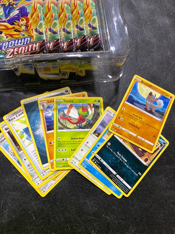 Photo 1 of Pokemon Crown Zenith Shiny Zamazenta Premium Figure Collection