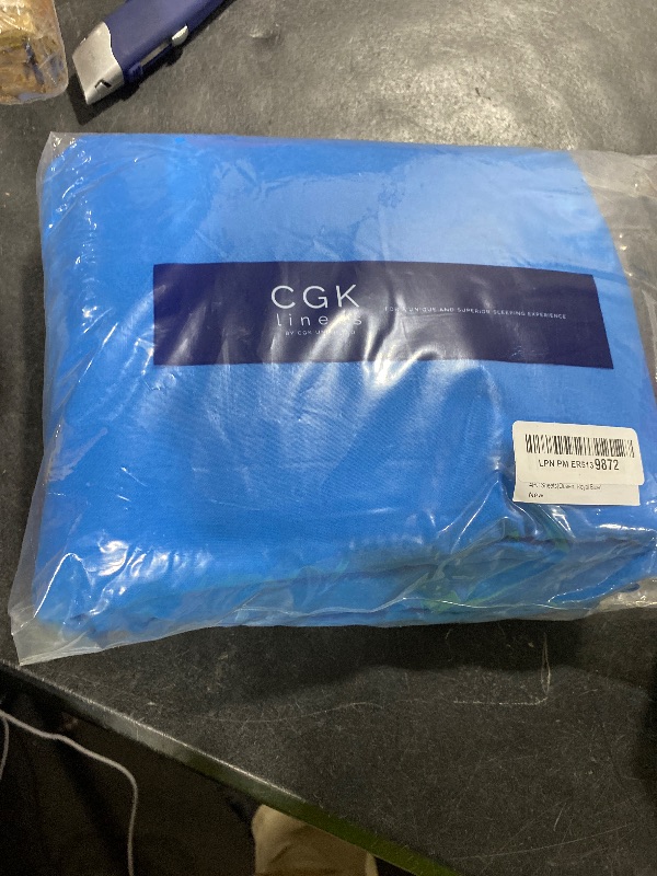 Photo 1 of Queen Size 4 Piece Sheet Set - Comfy Breathable & Cooling Bed Sheets Set - Hotel Luxury Bedding for Women, Men, Kids, Teens, Boys & Girls - Deep Pockets, Soft and Wrinkle Free - Oeko-Tex - Royal Blue