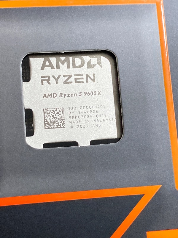 Photo 1 of AMD - Ryzen 5 9600X 6-Core - 12-Thread 3.9 GHz (5.4 GHz Max Boost) Socket AM5 Unlocked Desktop Processor - Silver
