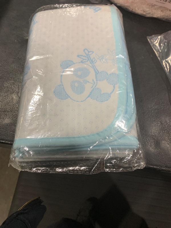 Photo 1 of pee pad 
