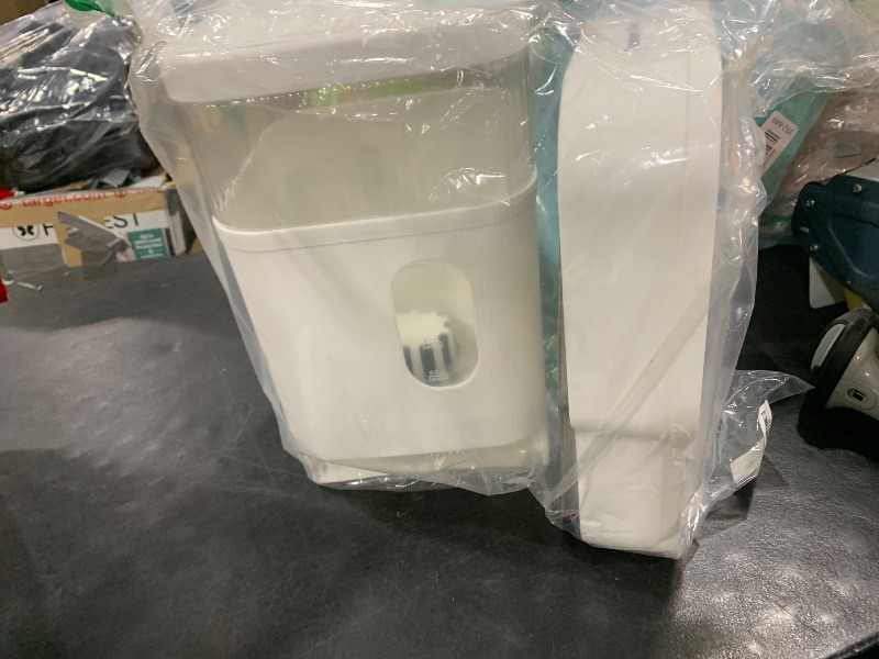Photo 1 of gardner pet feeder 