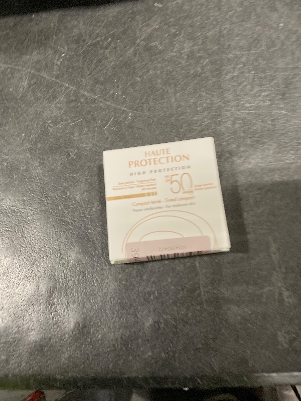 Photo 1 of Avène High Protection Beige Tinted Compact, Broad Spectrum SPF 50+, UVA/UVB Blue Light Protection, Tinted sunscreen, 100% Mineral, Water Resistant, Non-Greasy, Fragrance-Free 0.35 Oz