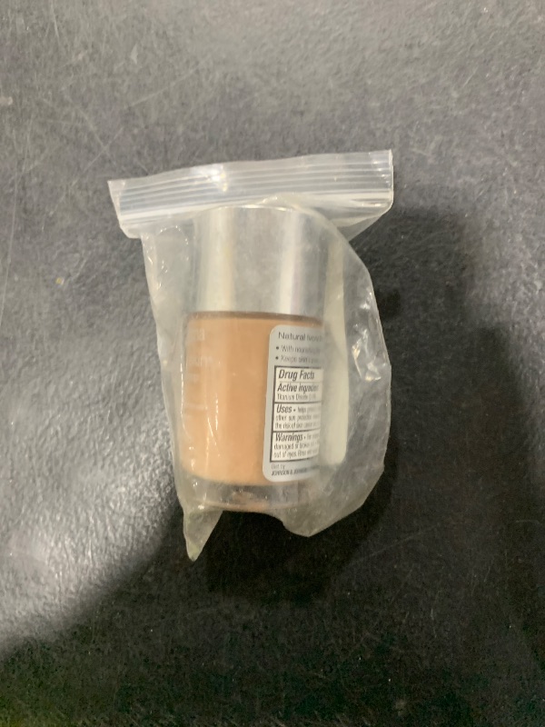 Photo 1 of Neutrogena Healthy Skin Liquid Foundation Makeup with Broad Spectrum SPF 20 Sunscreen, Lightweight, Medium Coverage Makeup with Sunscreen and Pro-Vitamin B5, Natural Ivory 20, 1 fl. oz