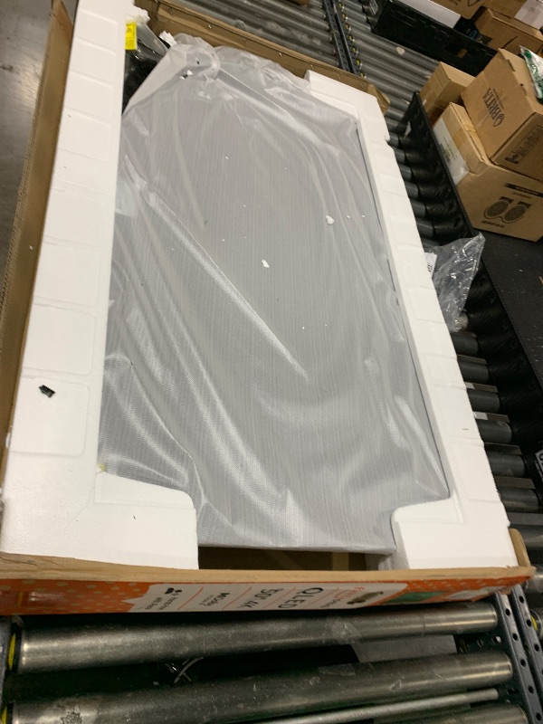 Photo 1 of Amazon Fire TV 50" Omni QLED Series 4K UHD smart TV, Dolby Vision IQ, Fire TV Ambient Experience, local dimming, hands-free with Alexa
FOR PARTS ONLY 